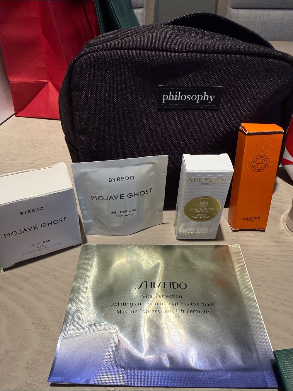 Luxury Beauty sampler fragrance and skincare set - Picture 3 of 9